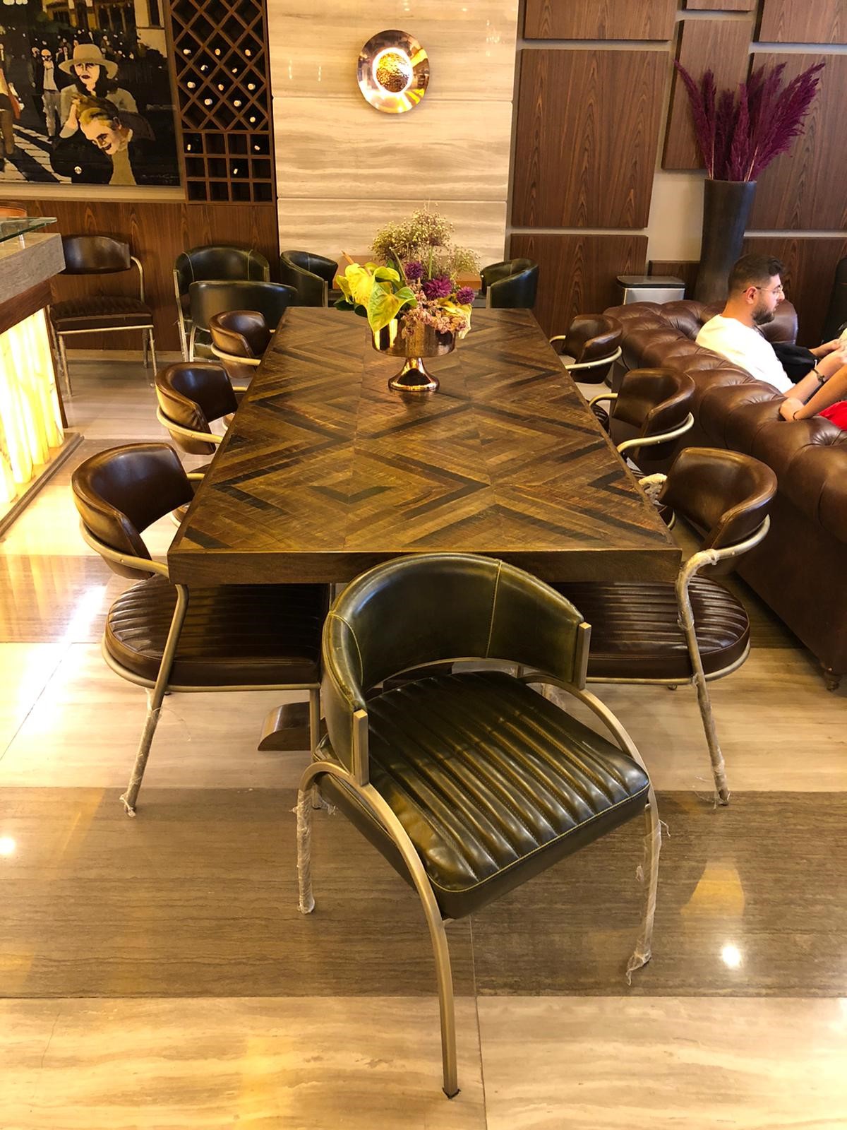 METAL AYAKLI CAFE SANDALYELERİ - DERİ SANDALYE MODELLERİ METAL AYAKLI CAFE SANDALYELERİ - DERİ SANDALYE MODELLERİ