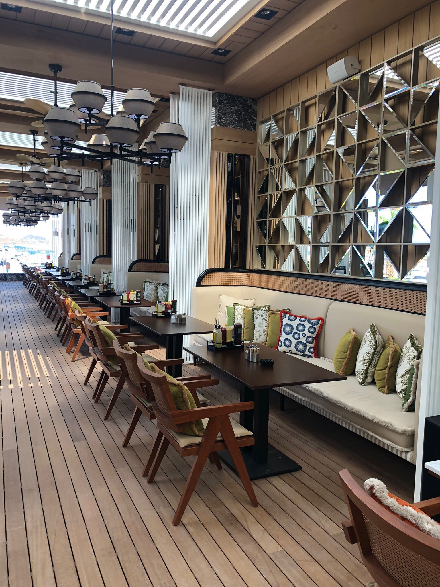 AHŞAP CAFE SANDALYE MODELLERİ - CAFE SEDİR KOLTUK MODELLERİ AHŞAP CAFE SANDALYE MODELLERİ - CAFE SEDİR KOLTUK MODELLERİ