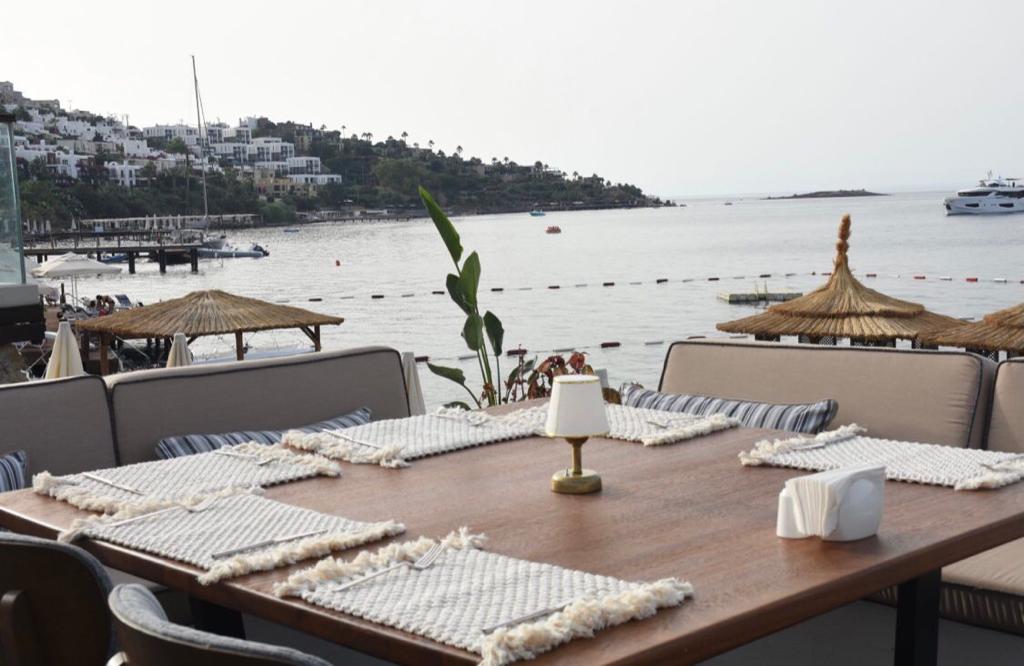 AHŞAP RESTAURANT MASALARI - MASA MODELLERİ 2022 AHŞAP RESTAURANT MASALARI - MASA MODELLERİ 2022